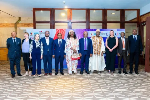 Le Ministre déléguée au ministère de  l’Economie et de la Planification du Territoire (MINEPAT) M. Paul TASONG NJUKANG, Madame le Ministre de l’habitat et du développement urbain (MINDHU) Mme Célestine Ketcha-Courtes, le Directeur adjoint de l’AFD au Cameroun